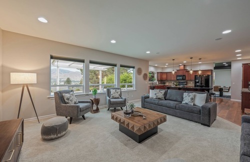 East Wenatchee Casa | Saltwater pool, hot tub, spacious home with game room, great valley views