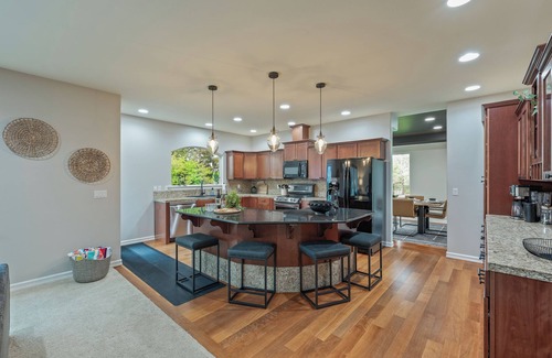 East Wenatchee Casa | Saltwater pool, hot tub, spacious home with game room, great valley views