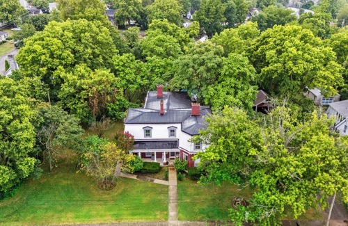 Nicholasville Casa | Saltwater pool, hot tub, and trampoline ! 4 beds! Baby crib!