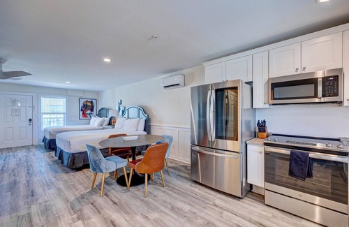 Surf City Apartamento | Saltwater Suites, 202 Queen 2nd Floor