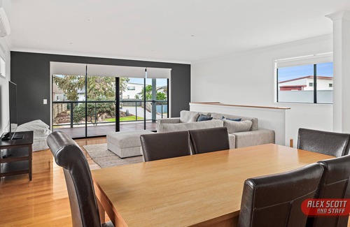 Sunset Strip Casa | SALTWATER Summary: We