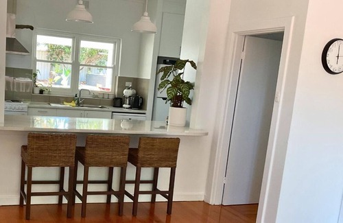 Victor Harbor Casa | Saltwater + Sunsets – Seaside Haven with Ocean Views and Family-Friendly Charm