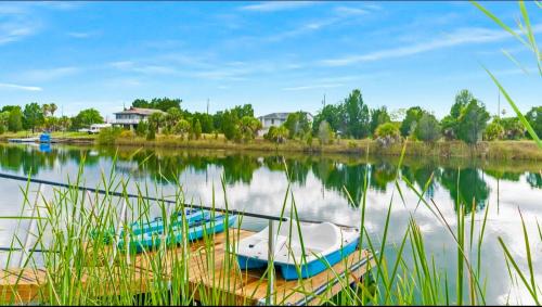 Spring Hill Casa | SaltwaterPool- GameRoom -Tropical Sunsets - Kayaks - Fishing
