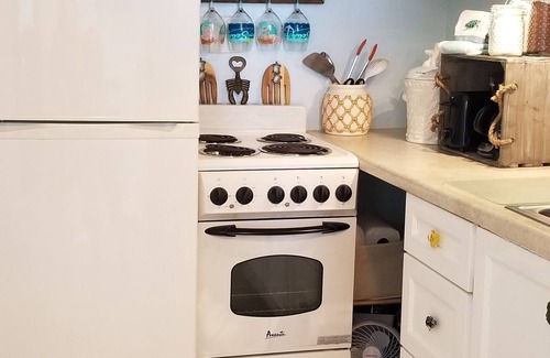 Bostwick Park Condominio | Salty Kisses FRENTE AL MAR Daytona Beach studio condo