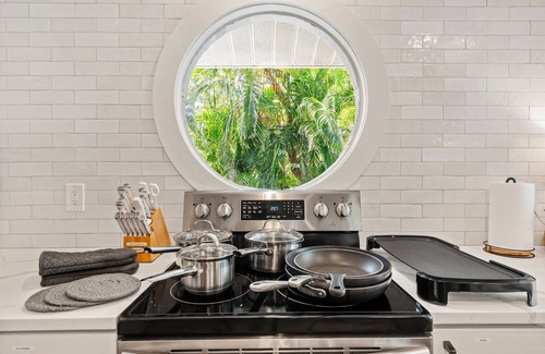 Bay Isle Casa | Salty Sailfish | Private Pool + Hot Tub + Siesta Key