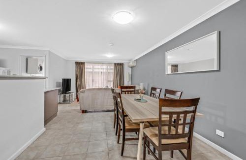 Broadwater Casa | Salty Sands 2BR Cottage Walk to the Beach