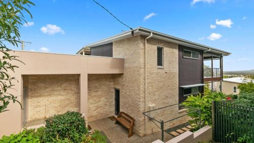 Caloundra Casa | Saltys Place, Pet Friendly and Close To Beach
