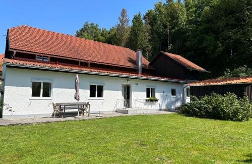 Pinsdorf Casa | Salzkammergut Homes Gmunden - Haus im Grünen, Ruhe, großer eingezäunter Garten - ideal für Familien und Hunde