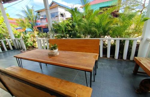 Koh Rong Sanloem Casa | Sam's Guesthouse M'Pai Bay
