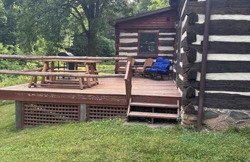 Bentonville Cabina | Sam White Cabin Serene and Private Soon available Sauna and Cold plunge