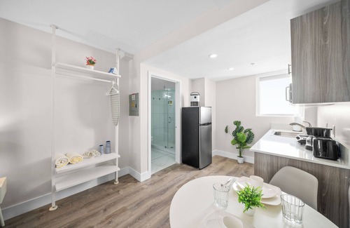 Mid Beach Hotel | Samantha Apartments by Lowkl