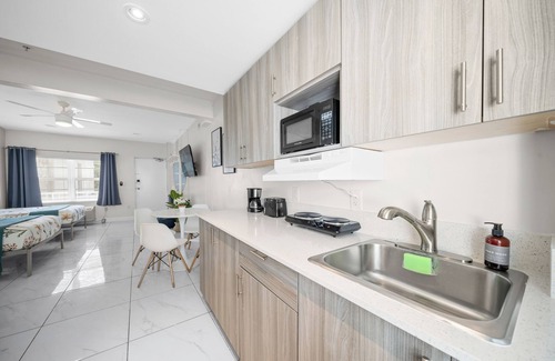 Mid Beach Hotel | Samantha Apartments by Lowkl