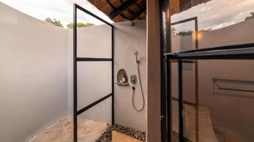 Karuma Cabina | Sambiya River Lodge