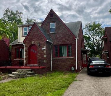 Niagara Falls Casa | sameena naveed vacation home