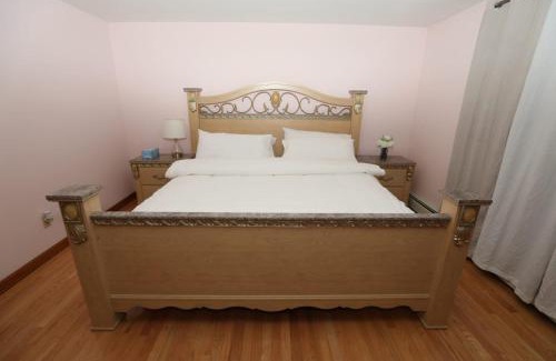 Niagara Falls Casa | sameena naveed vacation home