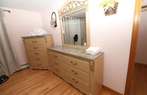 Niagara Falls Casa | sameena naveed vacation home