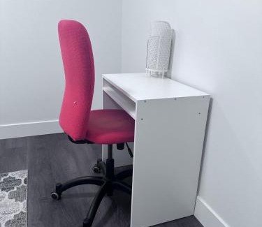 Northeast Edmonton Apartamento | Sammy Place