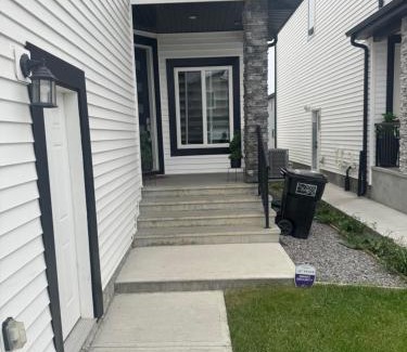 Northeast Edmonton Apartamento | Sammy's Place