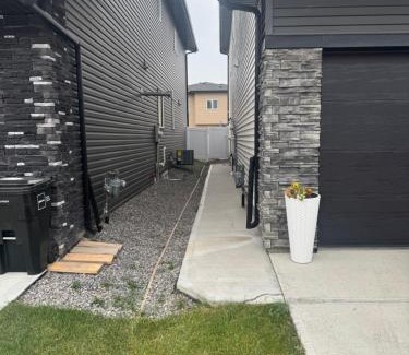 Northeast Edmonton Apartamento | Sammy's Place