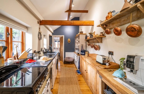 Docking Cabaña | Samphire Cottage - character cottage with wood burning stove and courtyard garden