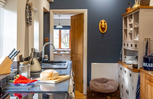 Docking Cabaña | Samphire Cottage - character cottage with wood burning stove and courtyard garden