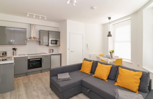 Teignmouth Cabaña | SAMPHIRE, pet friendly, country holiday cottage in Teignmouth