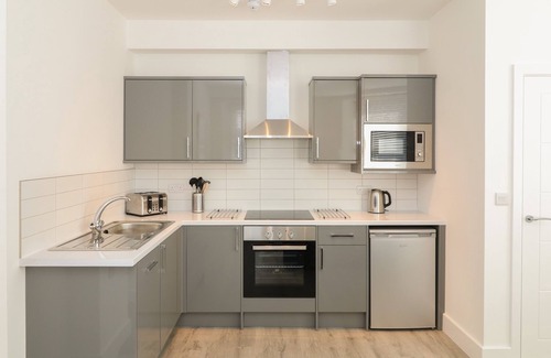 Teignmouth Cabaña | SAMPHIRE, pet friendly, country holiday cottage in Teignmouth