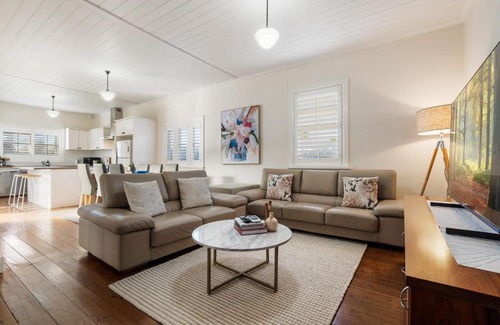 Orange Casa | Sampson Cottage - Historic Charm
