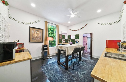 Alta Vista Apartamento | San Antonio Furnished Getaway l 30+ Night Stay