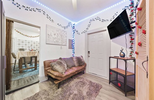 Alta Vista Apartamento | San Antonio Furnished Getaway l 30+ Night Stay