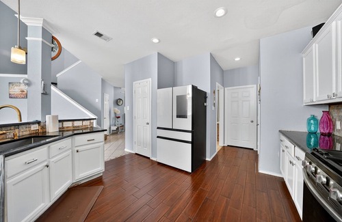 Stone Oak Casa | San Antonio Oasis Hot Tub & Pool Access 4 Bedroom Home