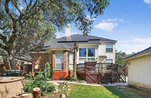 Stone Oak Casa | San Antonio Oasis Hot Tub & Pool Access 4 Bedroom Home