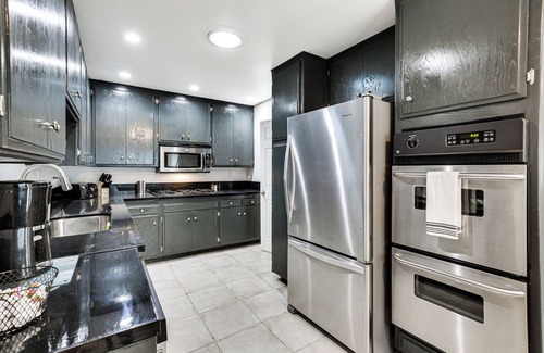 Spring Valley Casa | San Diego Home: AC, Hot Tub, Covered Patio & BBQ
