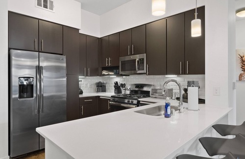 University Heights Apartamento | San Diego Paradise Retreat! Pool/ Gym/ King Bed & WiFi!