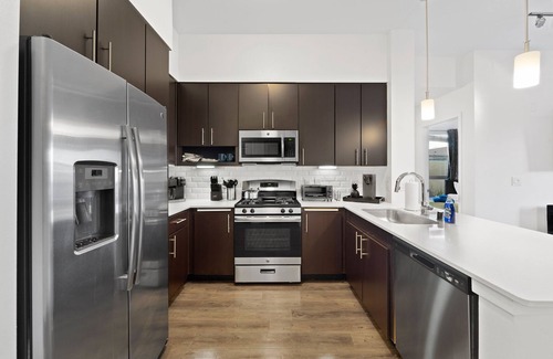 University Heights Apartamento | San Diego Paradise Retreat! Pool/ Gym/ King Bed & WiFi!