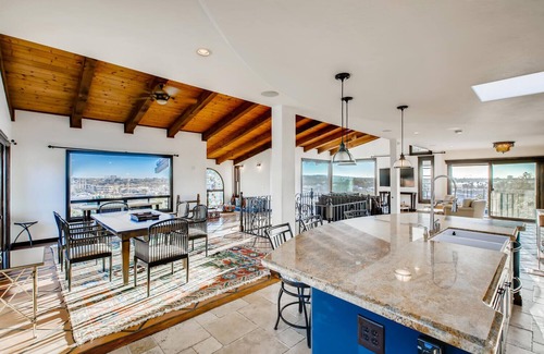 Morena Casa | San Diego Villa heated pool, jacuzzi and sunset-views