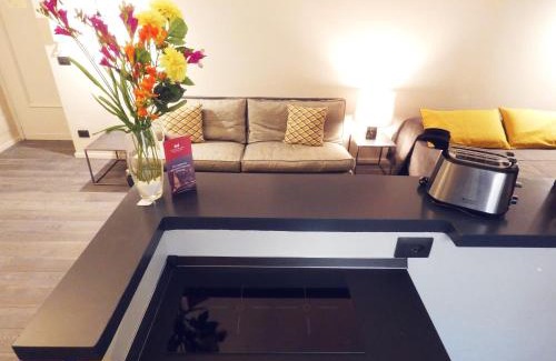 Roman Quarter Apartamento | San Domenico Raffaello Residence
