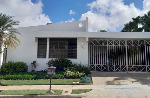 Monacillo Villa | San Juan, villa w/POOL, outdoor shower, & 15 mins from the airport & beaches