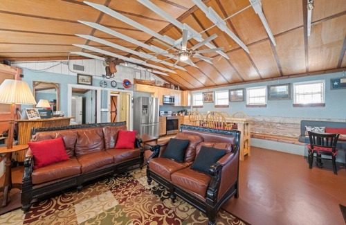 Martindale Casa | San Marcos Get Away! Waterfront with Gameroom and Pickleball court! No pets!