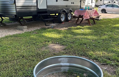 San Marcos Casa | San Marcos Get-away. Relax by the fire. Tube the River. Room service available.