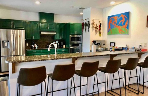 Martindale Casa | San Marcos River I Sleeps 26 l Hot Tub l 3 acres