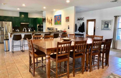 Martindale Casa | San Marcos River I Sleeps 26 l Hot Tub l 3 acres