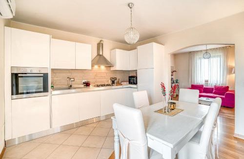 Badiola Apartamento | San Martino in campo bright apartment with parking