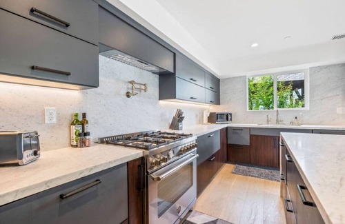 San Rafael Casa | Luxury Home among the trees with views of Mt Tam