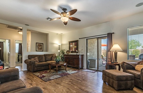 Pecan Creek Casa | San Tan Valley Backyard Paradise con piscina climatizada, putting green, y fogatas