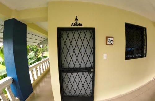 Tamboril Hostal | Sana El Jardin Secreto