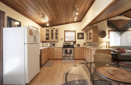 Northwood Cabina | Sanctuaire ~ Private Garden Retreat in Monte Rio
