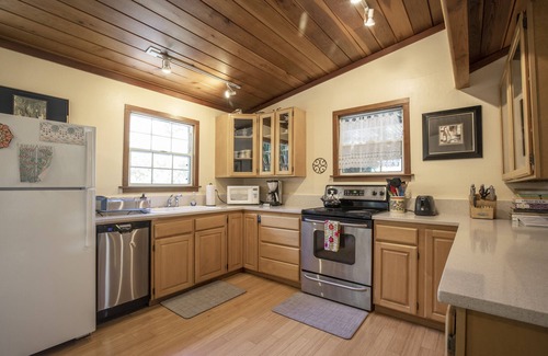 Northwood Cabina | Sanctuaire ~ Private Garden Retreat in Monte Rio