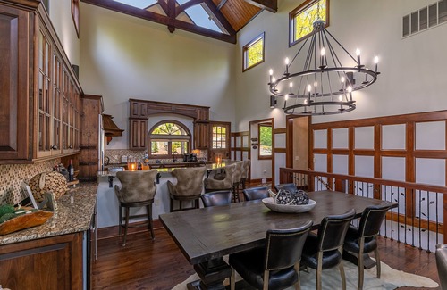 Banner Elk Cabina | Sanctuary 4bd 3 and a half bath - Luxury Eagles Nest with long views, hot tub, hiking, and more!
