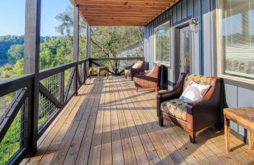 Sevierville Casa | Sanctuary on Douglas